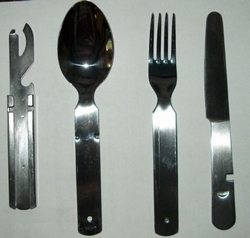 Bestek ( mes,vork en lepel en blikopener)